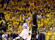 开云体育-浓眉哥连续七场比赛得分超过出色防守，勇士挑战极限！的简单介绍