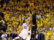 开云体育-浓眉哥连续七场比赛得分超过出色防守，勇士挑战极限！的简单介绍